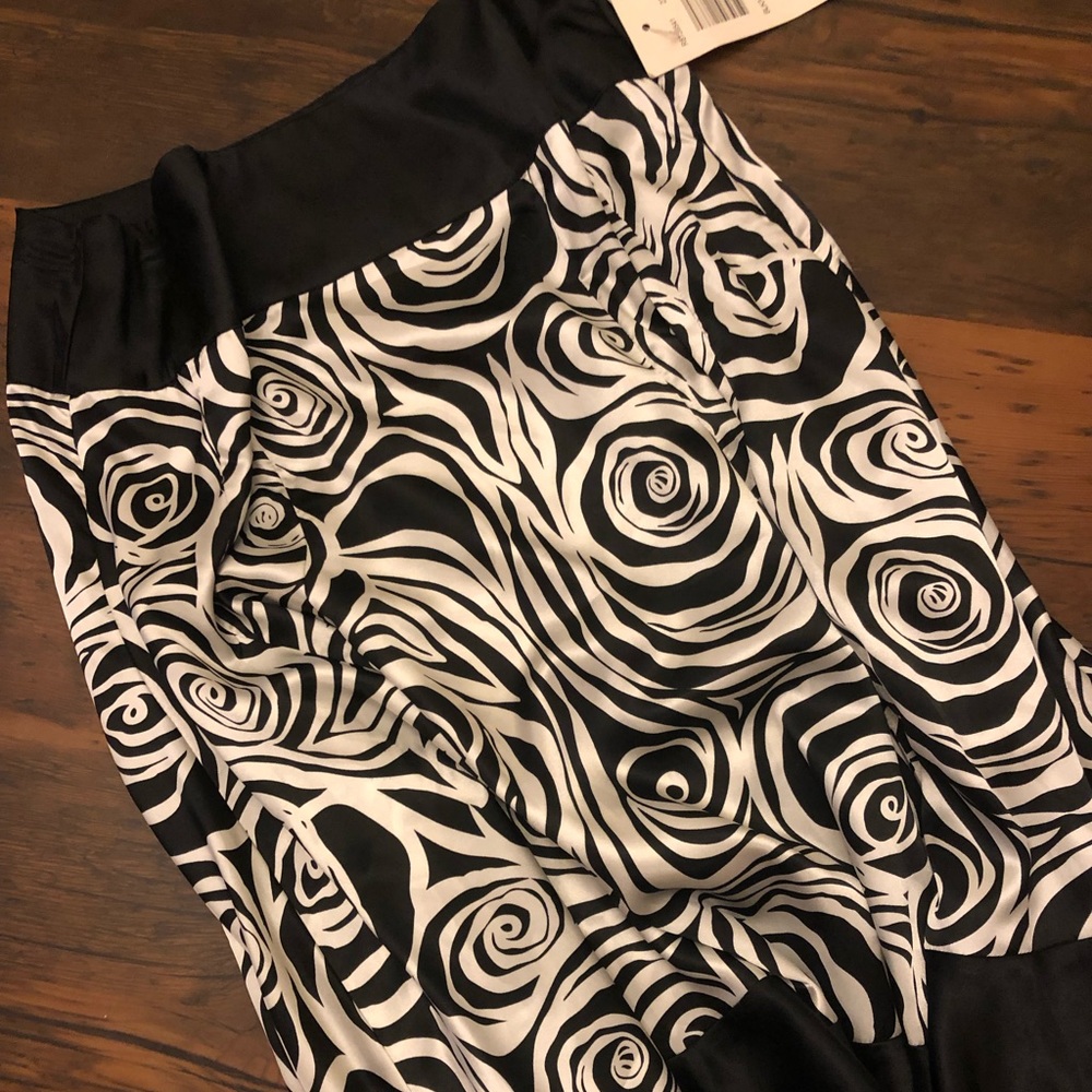 Allison Taylor Flowy Black and White skirt